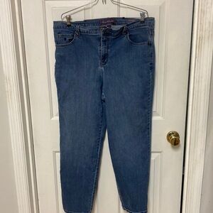 Gloria Vanderbilt Blue Ankle Jeans